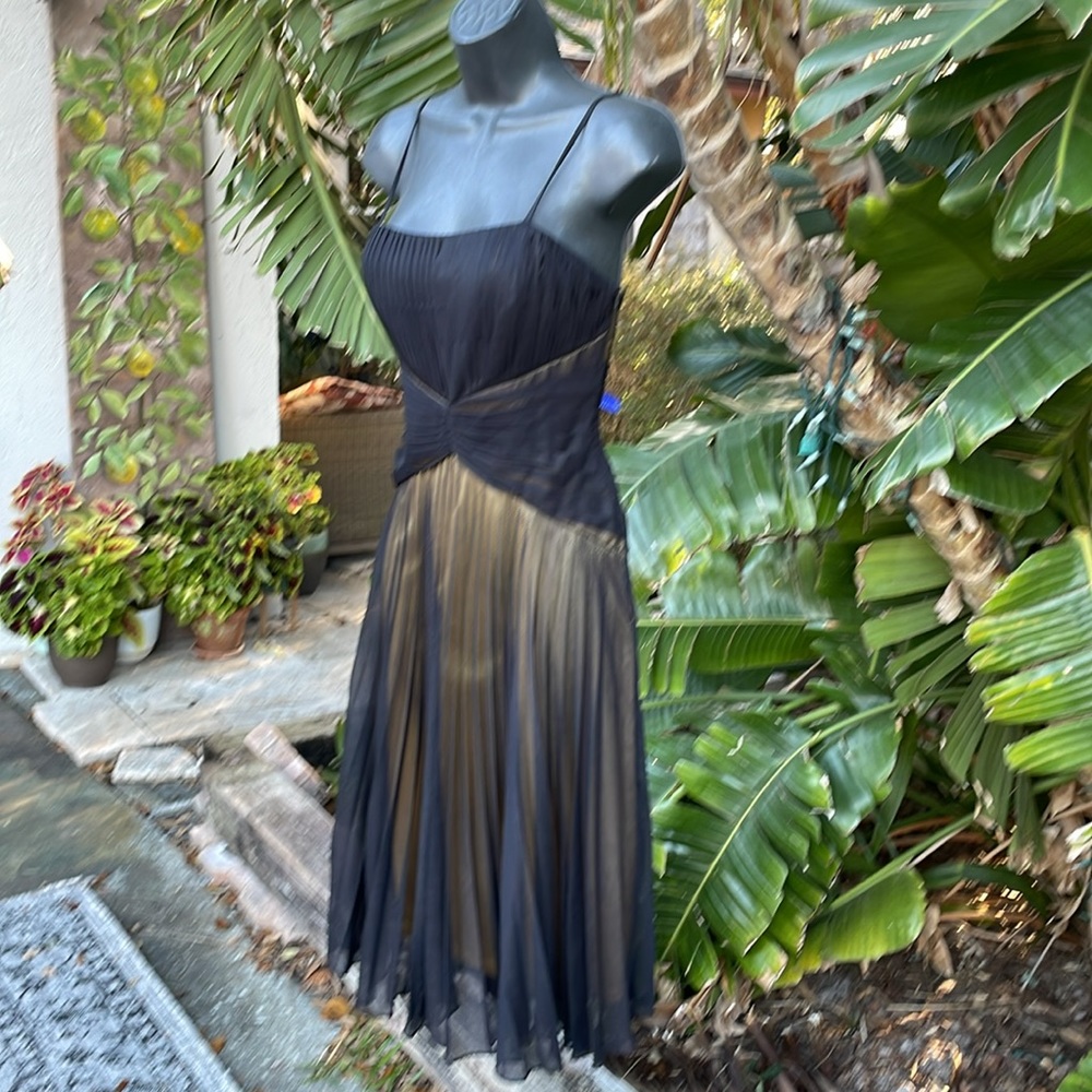 Sue Wong little black dress with gold metallic undertones - Picture 3 of 8